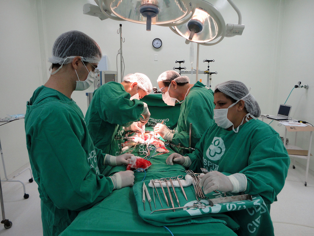 Primeiro transplante faz 50 anos e falta de diálogo dificulta doação de órgãos