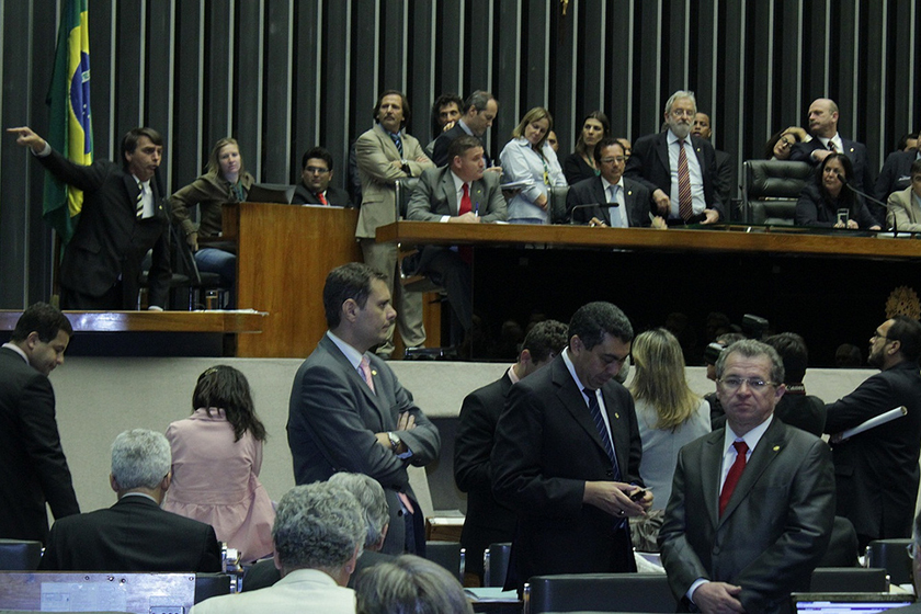 Contra-ataque à incitação ao estupro feita por Bolsonaro