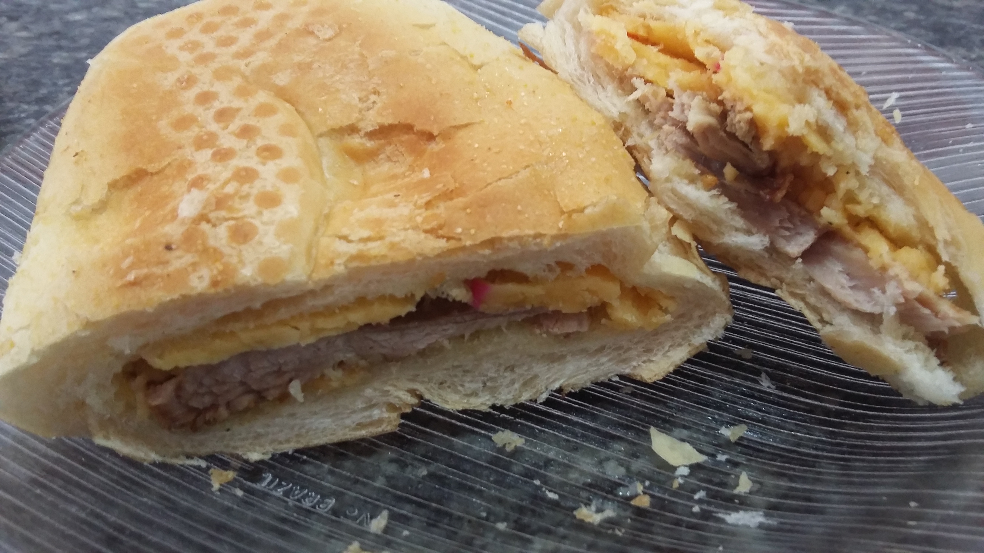 No Pelourinho, o indescritível sanduíche de pernil com queijo cuia