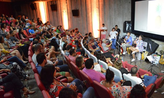 Num cinema alternativo, Novos Baianos é celebrado em show histórico