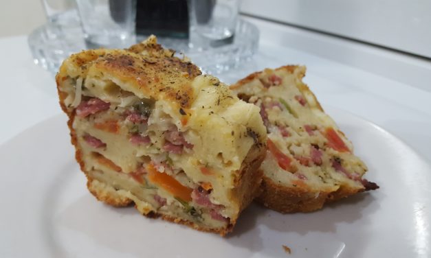 Aprenda a fazer Empanada de Tapioca com salame e coalho