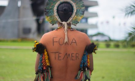 ‘Brasileiros’! Fotógrafo registra índios acampados na sede do Poder Legislativo baiano