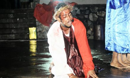 Gratuito: Jovens do bairro de São Cristóvão, em Salvador, montam espetáculo teatral ‘A Paixão de Cristo’