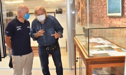 Comandante da Família Schurmann e da ‘Voz dos Oceanos’ visita o Museu do Mar Aleixo Belov
