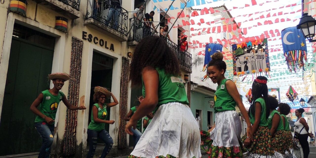 Escola Olodum realiza seu primeiro Arraiádunzinho