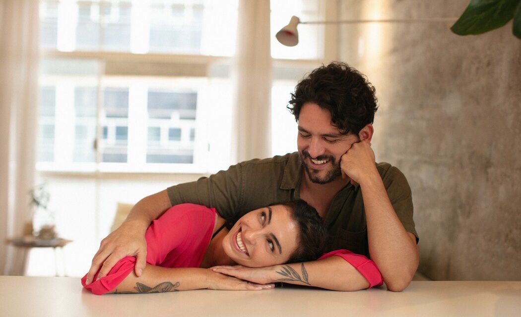 Matheus Brant e Bruna Caram lançam o single “Um Tempo Só”