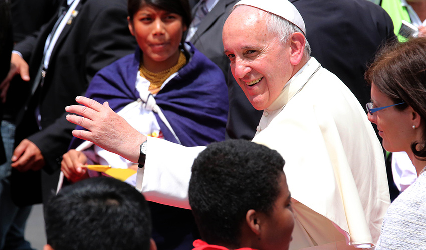 Na primeira celebração do ano, papa Francisco pede fim da indiferença