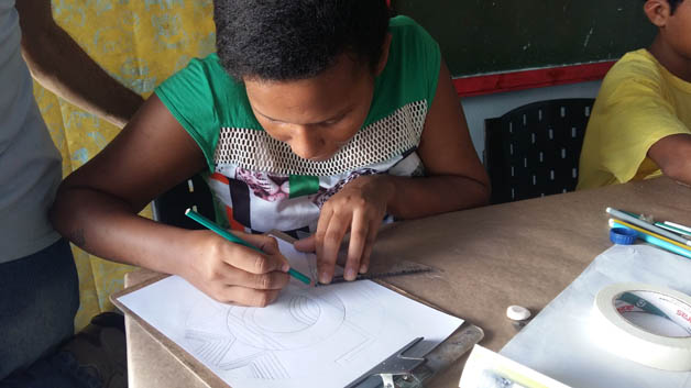 Projeto na Bahia usa arte e educação para transformar a vida de jovens em situação de rua
