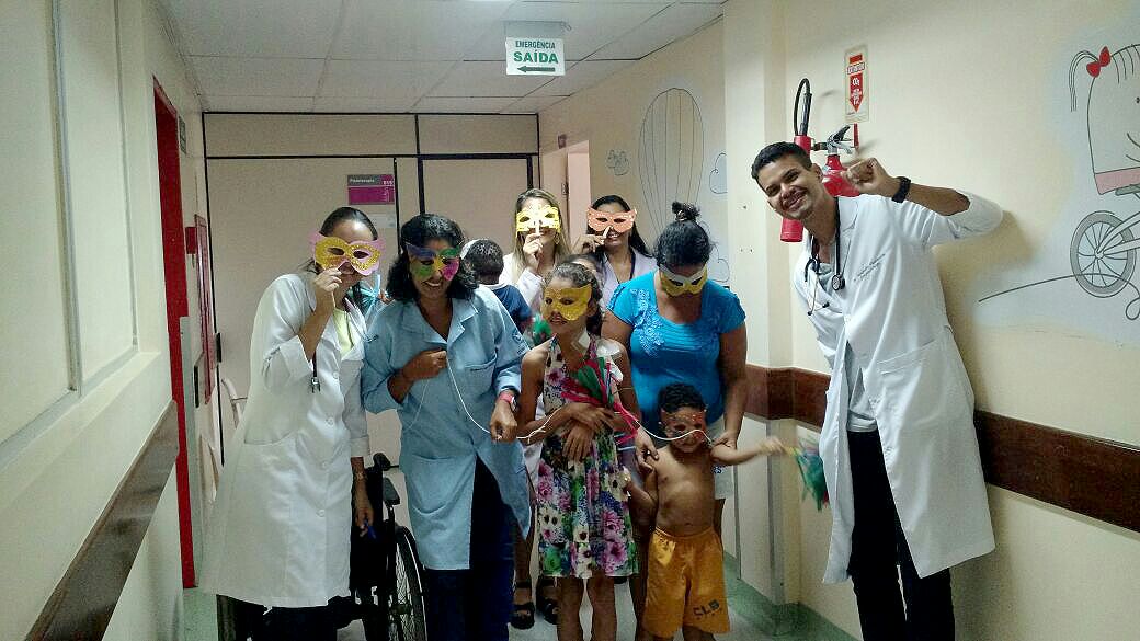 Folia em forma de trocas afetivas para pacientes da pediatria e hemodiálise em hospital público