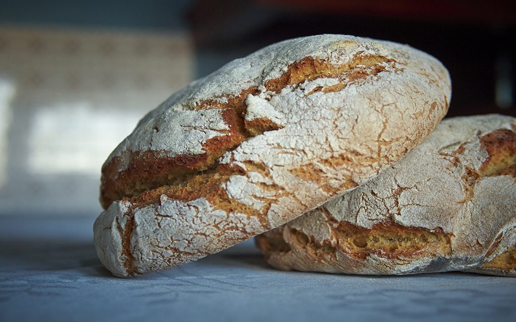 Nutrindo Saúde: Aprenda a fazer uma deliciosa broa de alho