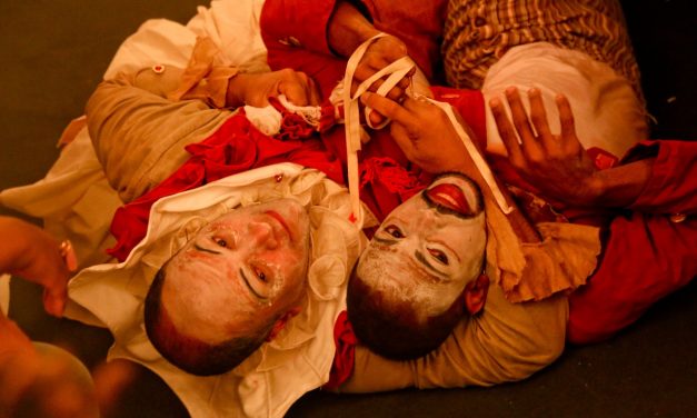 A Outra Companhia de Teatro realiza mediação cultural com estudantes de salvador e interior da Bahia