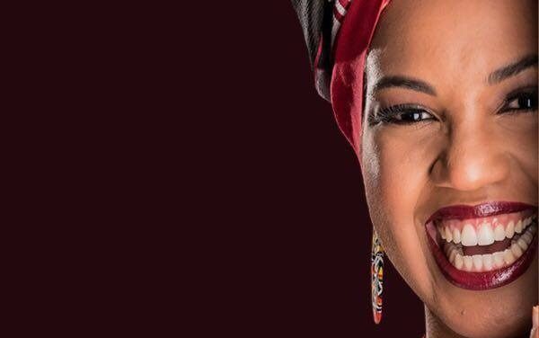 Março Mulher: Ela venceu o câncer de mama com sorrisos e lançou um livro