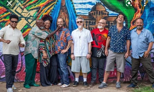 Clube do Balanço retorna aos palcos após um ano e meio longe dos fãs