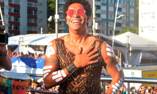 Carlinhos Brown anuncia os trinta anos da Timbalada e à volta de Denny a banda
