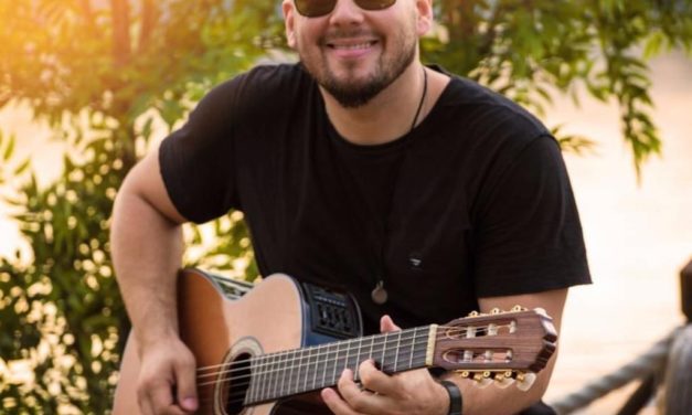 Compositor de hits premiados, Junior Melo investe na carreira de cantor e acaba de lançar single “Do Seu Jeito”