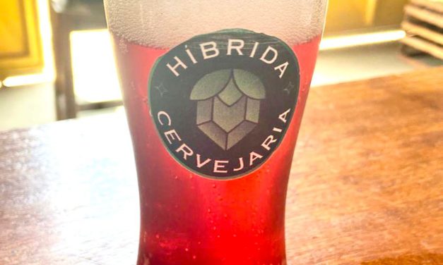 Marca baiana apresenta cerveja artesanal “vermelha” em comemoração aos 100 anos do PCdoB