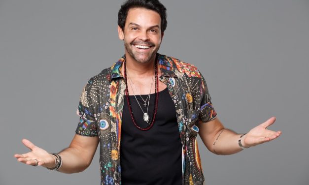 Alexandre Peixe leva Axézin para a Praia do Forte