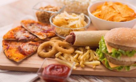 Estudo aponta como alimentos ultraprocessados elevam o risco de obesidade entre os adolescentes