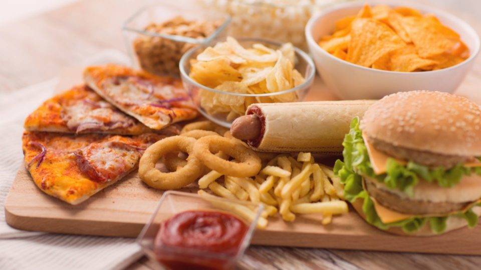 Estudo aponta como alimentos ultraprocessados elevam o risco de obesidade entre os adolescentes