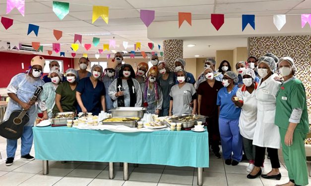 PROFISSIONAIS DO HOSPITAL ESPANHOL LEVAM MÚSICA JUNINA PARA PACIENTES