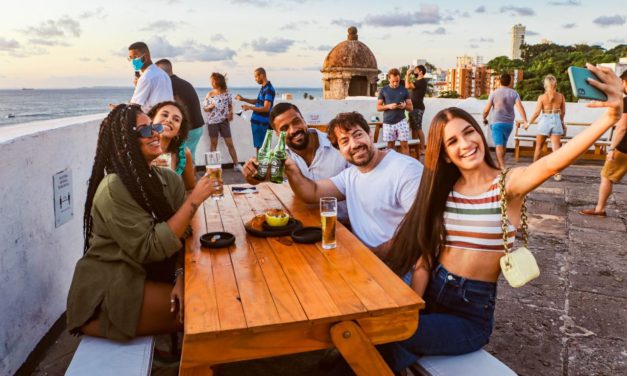 CERVEJA BLUE MOON CHEGA AO MIRANTE FAROL DA BARRA
