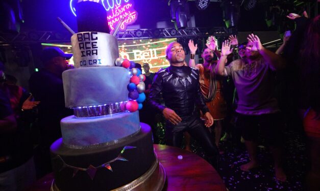Cantor Theuzinho divide palco com Parangolé e La Furia na festa de aniversário de Cristian Bell