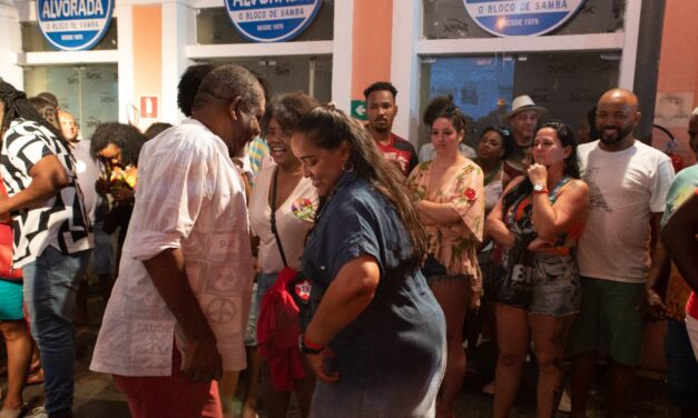 Alvorada faz 48 anos em ensaio geral e anuncia Capinan como tema do Carnaval