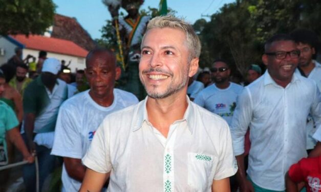 Secretário de cultura da Bahia ressalta a importância da participação popular nas lutas e na tradição.