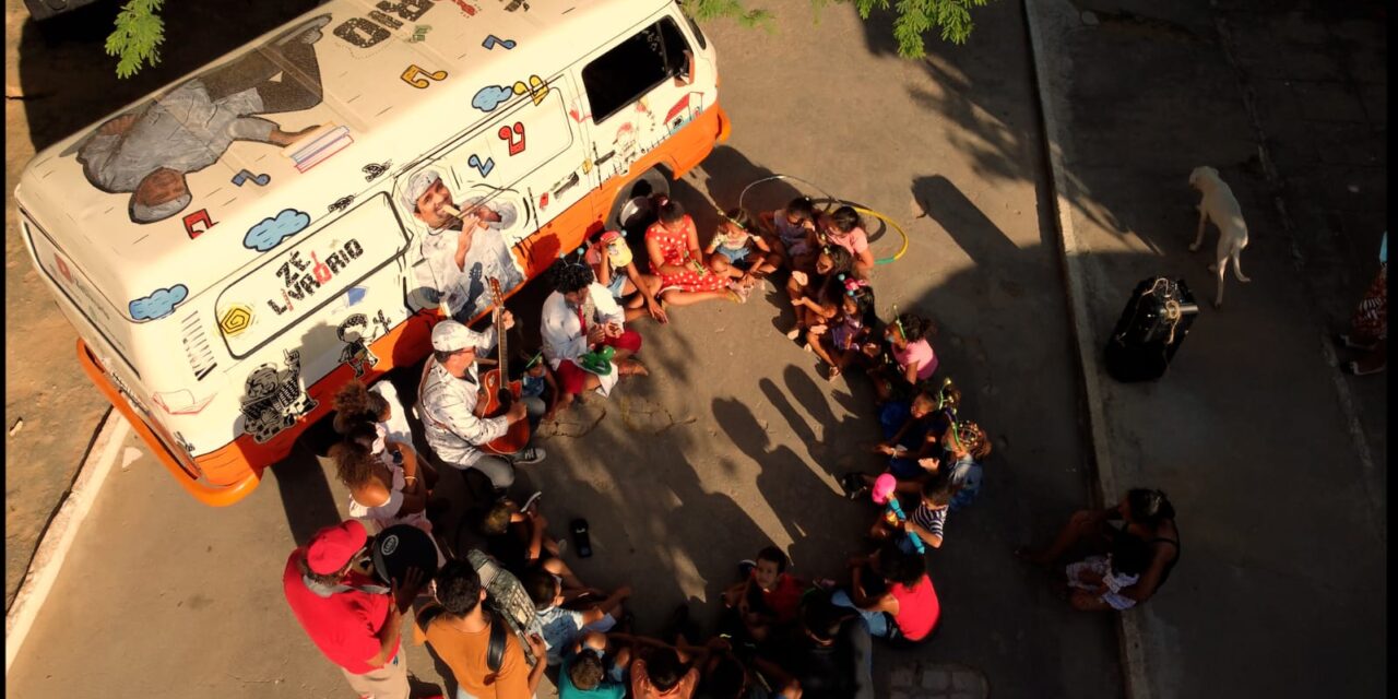 Mestre Gennaro, ‘Marinete do Forró’ e ‘Kombi do Zé Livrório’ levam cultura para as ruas de Riachão