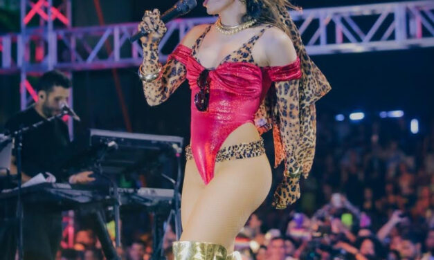 Anitta convida Oh Polêmico para participação em seu bloco em Salvador