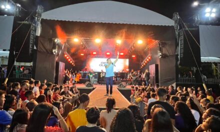 Cantor Cearense, Cícero Oliveira agita o Dia Dia dos Evangélicos 15ª Aleluia Fest na cidade de Biritinga