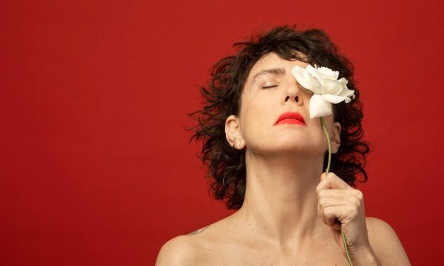 Começa hoje a venda de ingressos para o show de Adriana Calcanhoto em tributo a Gal Costa