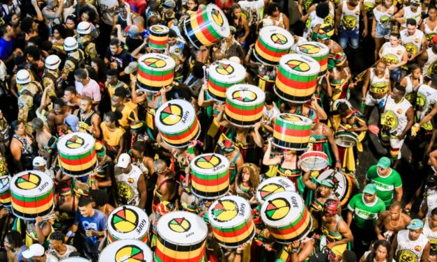 Olodum comemora 44 anos com pocket show na Varanda