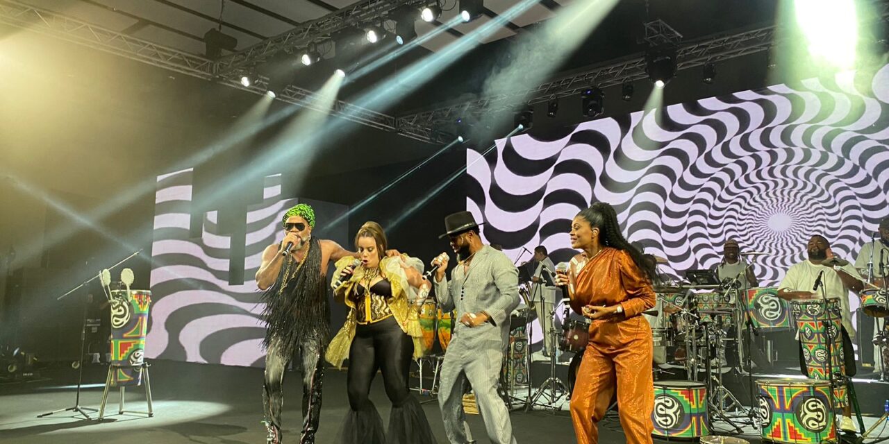 Alexandre Guedes, Patrícia e Amanda fazem show com Carlinhos Brown no Panamá