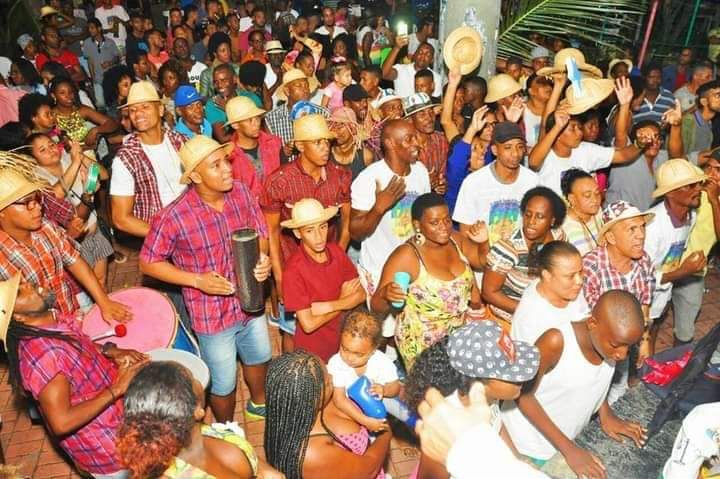 Grupo Samba do Morro apresenta o tradicional Samba Junino no bairro da Federação em comemoração aos seus 35 anos de história