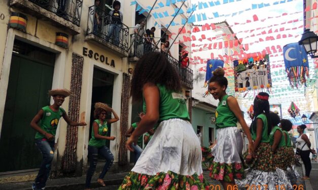 Escola Olodum realiza seu primeiro Arraiádunzinho