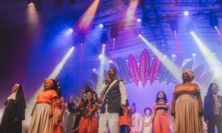 Bando de Teatro Olodum leva “A Resistência Cabocla” para o Subúrbio e para estudantes de Salvador