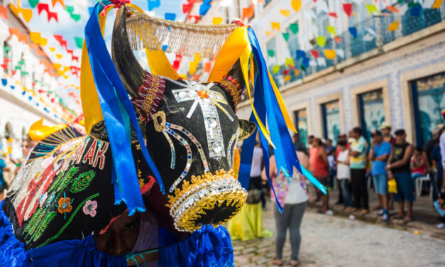 O folclore como forma de pensar política e decolonialidade