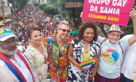 20ª Parada do Orgulho LGBT+ da Bahia tem ministra Margareth Menezes coroada madrinha