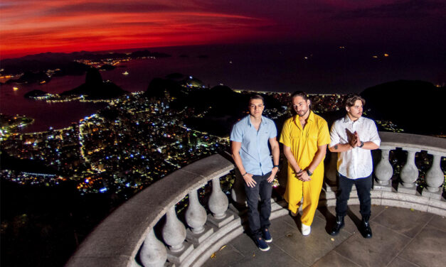 Em homenagem ao Setembro Amarelo, DJs Marcel Sgarioni e Fabio Lopes levam as batidas da música eletrônica para o Cristo Redentor