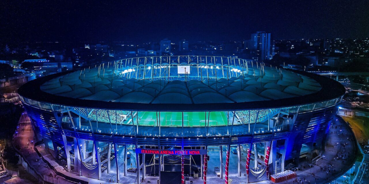 Arena Fonte Nova se ilumina de azul em homenagem a Roberto Carlos