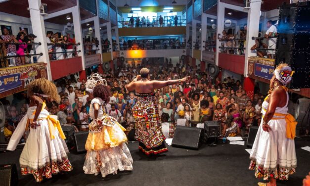 Noite da Beleza Negra do Ilê Aiyê abre vendas ao público