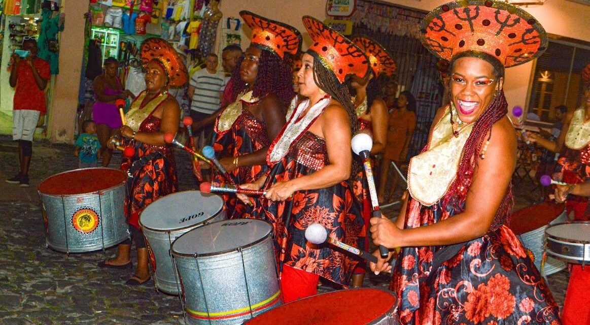 Bloco A Mulherada homenageia orixá Nanã na quinta-feira de Carnaval