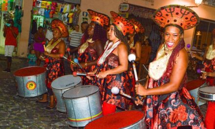 Bloco A Mulherada homenageia orixá Nanã na quinta-feira de Carnaval