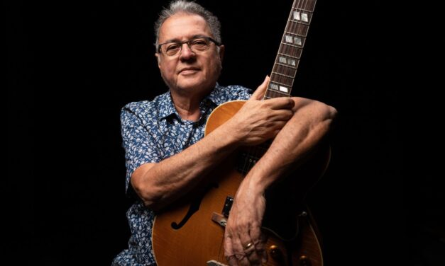 Ricardo Augusto comemora 50 anos de carreira com coletânea em homenagem a Luiz Melodia