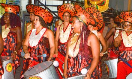 Banda A Mulherada faz show gratuito no Espaço Cultural da Barroquinha