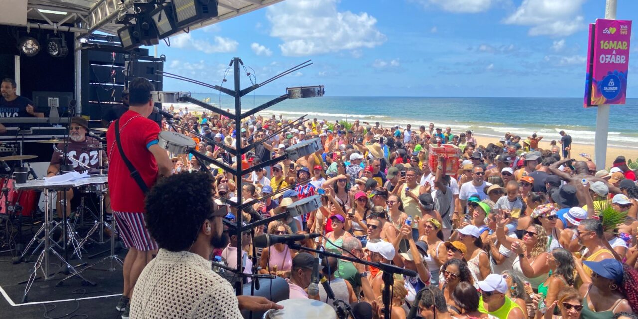 FESTIVAL VIVA SALVADOR: MUDEIDENOME CELEBRA CAPITAL BAIANA ARRASTANDO UM MAR DE GENTE NA TRADICIONAL VOLTA NO PARQUE