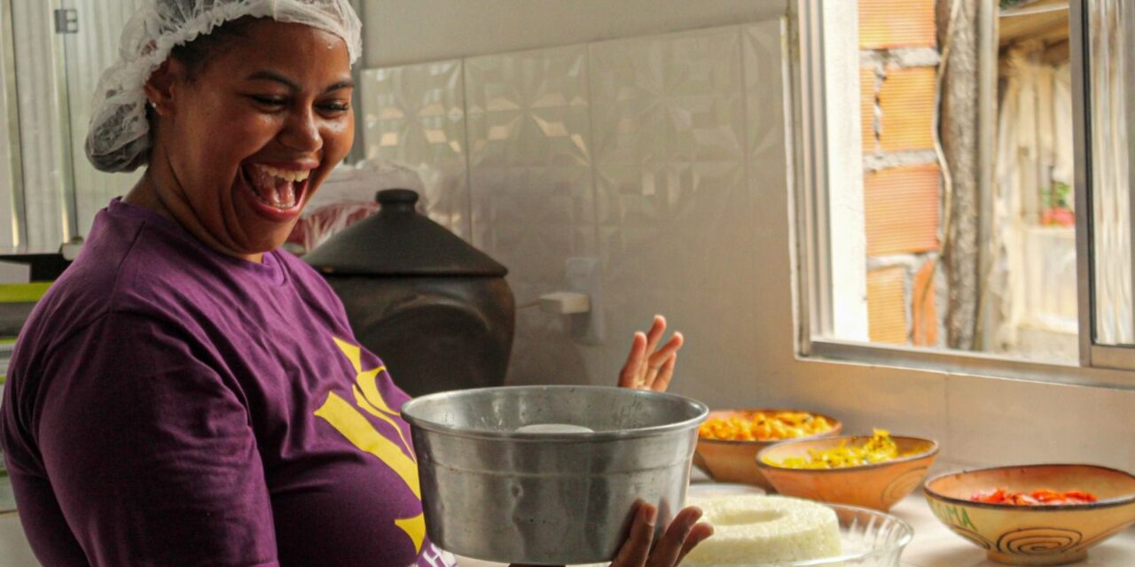 Projeto oferece cursos gratuitos de culinária para 500 mulheres afrodescendentes de Itapagipe, em Salvador; confira detalhes