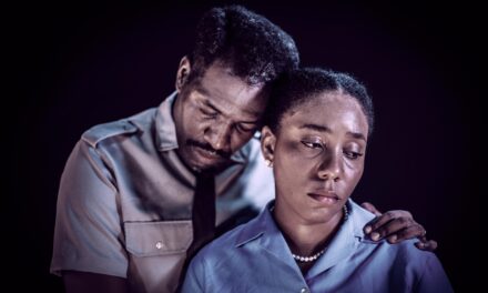 Espetáculo “Nó” estreia 19 de abril no Teatro Sesi Casa Branca com narrativa sobre as dores de famílias negras de periferia