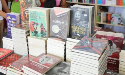 Professores da rede estadual podem se inscrever para receber vale-livro da Bienal